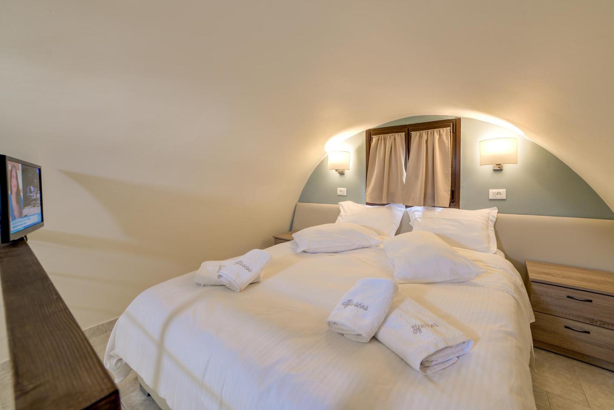 Ifestos Villa Fira  Room photo