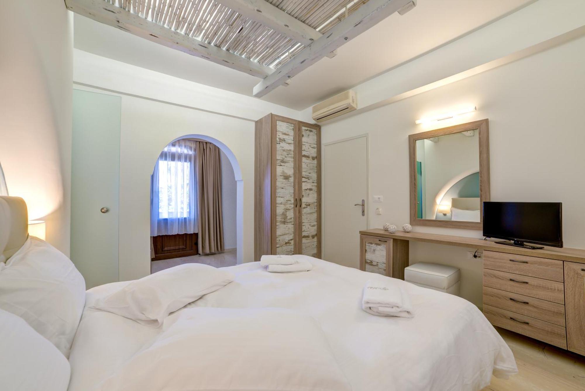 Ifestos Villa Fira  Room photo